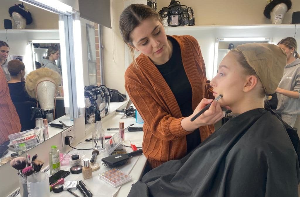 Make-up school: serious but fun