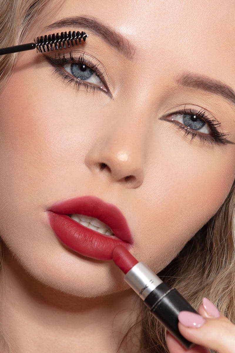 Red lipstick and eyeliner - fashion makeup course